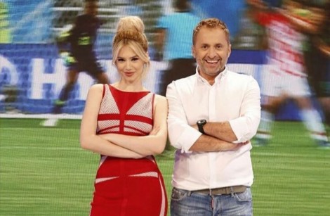 “Shqiptar mu*i”, moderatorja e TCH nxehet me komentuesit që e pyesin për “bosin e madh” “Shqiptar mu*i”, moderatorja e TCH nxehet me komentuesit që e pyesin për “bosin e madh”