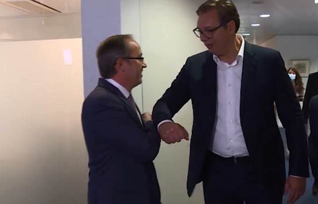 Takimi Vuçiç-Hoti/ Vuçiç: Flet serbisht, apo kupton? Hoti: Kuptoj (Video)