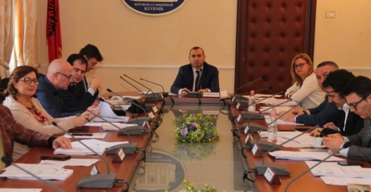 PS dhe PD përplasen për draftin e “zgjedhores”: Balla rrëzon kërkesën për koalicionet, Bylykbashi sqaron propozimet PS dhe PD përplasen për draftin e “zgjedhores”: Balla rrëzon kërkesën për koalicionet, Bylykbashi sqaron propozimet