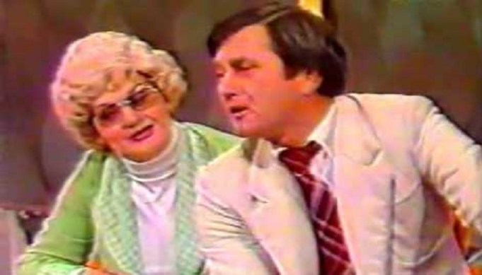 “Kunati i shokut Xhemal”! Një perlë e esradës së Shkodrës (Video) “Kunati i shokut Xhemal”! Një perlë e esradës së Shkodrës (Video)