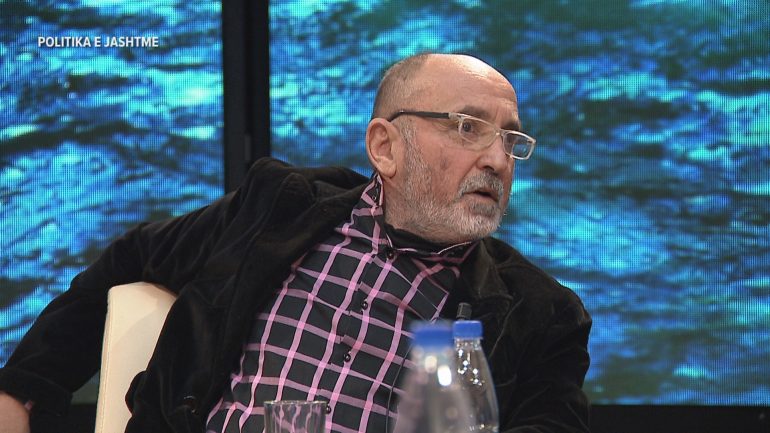 Tosi Lubonja flet për vete dhe shokët e tij: Rama s’pyet për ne “plehrat e delet”! Ai do pushtet të përjetshëm si Enveri, s’pyet për ndërkombëtarët Tosi Lubonja flet për vete dhe shokët e tij: Rama s’pyet për ne “plehrat e delet”! Ai do pushtet të përjetshëm si Enveri, s’pyet për ndërkombëtarët