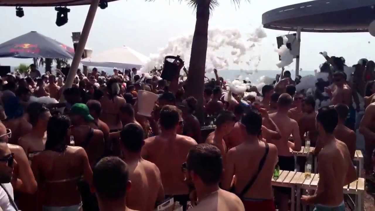 Harrojnë COVID-in, të rinjtë shfrenohen në club-et e jugut: Inspektorati i Shëndetësisë “nuk shikon” natën! (Video) Harrojnë COVID-in, të rinjtë shfrenohen në club-et e jugut: Inspektorati i Shëndetësisë “nuk shikon” natën! (Video)