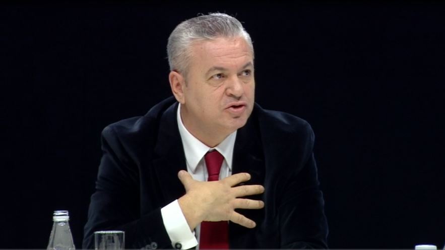 “Këta le të flenë bashkë aty”, Myslim Murrizi nxjerr prapaskenat e forta nga mbledhja, ja vendimi që ka marrë “Këta le të flenë bashkë aty”, Myslim Murrizi nxjerr prapaskenat e forta nga mbledhja, ja vendimi që ka marrë