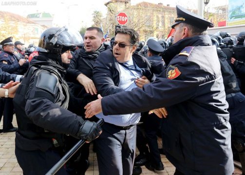 PD me Palokun i’u rikthehet kërcënimeve ndaj Ramës: Mos na provoko, ndryshe e dimë ne ç’të bëjmë PD me Palokun i’u rikthehet kërcënimeve ndaj Ramës: Mos na provoko, ndryshe e dimë ne ç’të bëjmë