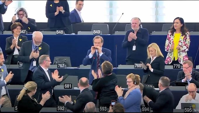 Shifrat e Covid-19 ende të larta, por mjeku Alimehmeti zbërthen lojën e BE me bllokimin e kufijve: T’i lërë përrallat BE-ja dhe të na thotë që thjesht jeni shtete të neglizhueshme politikisht dhe gjejmë si pretekst Covidin për t’iu izoluar