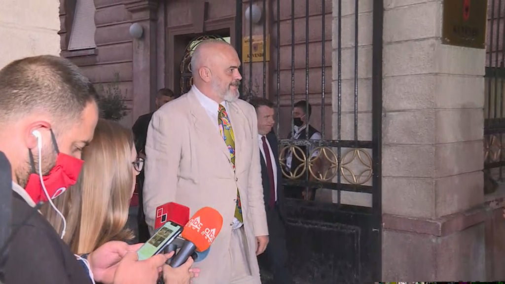 Jeni pro listave të hapur se doni të bëheni mbret?! Rama i jep përgjigjen e papritur: S’dua që PS të humbasë dhe dua që qytetari të vendos! Jeni pro listave të hapur se doni të bëheni mbret?! Rama i jep përgjigjen e papritur: S’dua që PS të humbasë dhe dua që qytetari të vendos!