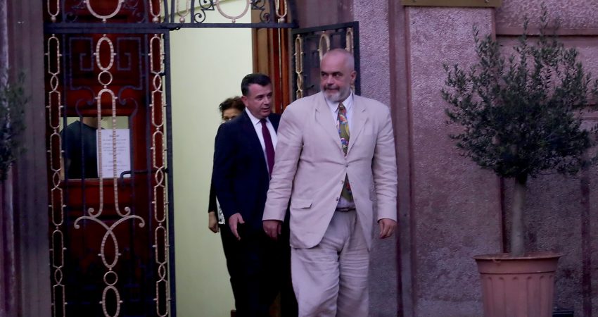 Tre mesazhet e Ramës për Bashën Tre mesazhet e Ramës për Bashën