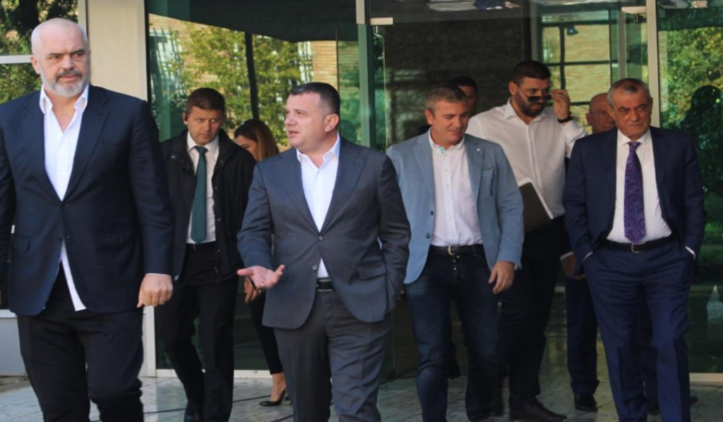 Rama mbledh deputetët e qarqeve: S’ka zgjedhje të parakohshme në Bashki. Mund të mos kemi koalicione parazgjedhore!