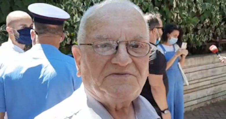 Pronarë e artistë protestë kundër vendimit të qeverisë: “Muzika nuk v.ret” Pronarë e artistë protestë kundër vendimit të qeverisë: “Muzika nuk v.ret”