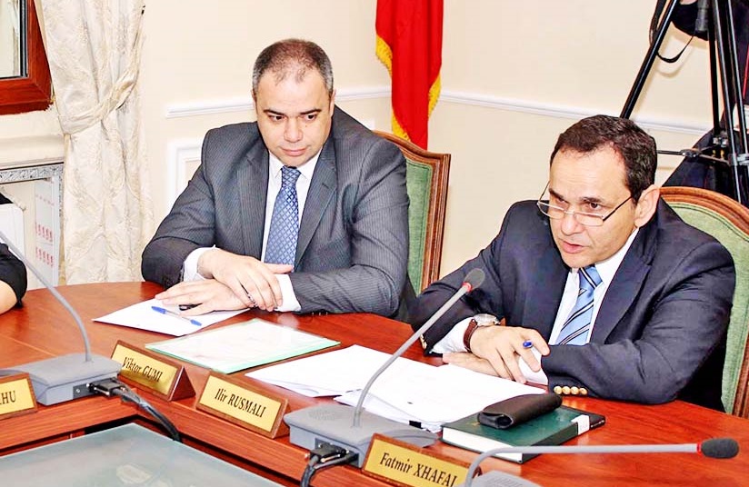 Ish-zv.kryeministri nuk i firmosi Gërdecin e Zenit! Berisha sulm ndaj Ilir Rusmalit: Kriminel elektoral, shkarkua për korrupsion Ish-zv.kryeministri nuk i firmosi Gërdecin e Zenit! Berisha sulm ndaj Ilir Rusmalit: Kriminel elektoral, shkarkua për korrupsion