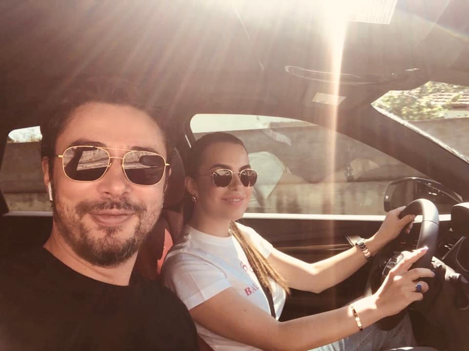 Armina nis pushimet, pas kredisë 1.8 mln euro të marrë nga Shkëlzeni Armina nis pushimet, pas kredisë 1.8 mln euro të marrë nga Shkëlzeni