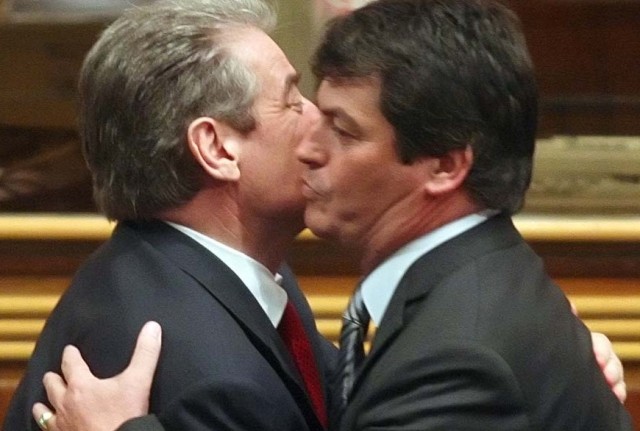 U akuzua nga Berisha për “puç shteti” për 21 Janari, Bamir Topi fiton “amnistinë” dhe zyrtarizon koalicionin me PD U akuzua nga Berisha për “puç shteti” për 21 Janari, Bamir Topi fiton “amnistinë” dhe zyrtarizon koalicionin me PD