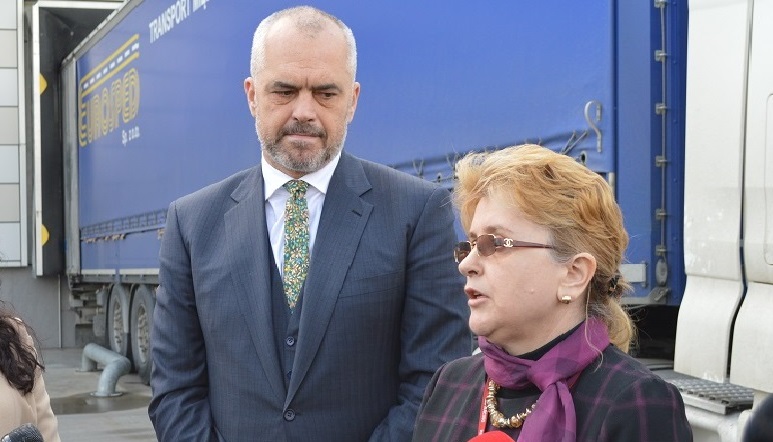 E infektuar me Covid-19, miliarderja shqiptare e “check-up” dërgohet për kurim jashtë vendit E infektuar me Covid-19, miliarderja shqiptare e “check-up” dërgohet për kurim jashtë vendit