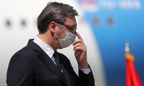 Vuçiç “dorëzohet”: Marrëveshjet me Kosovën duhet të zbatohen Vuçiç “dorëzohet”: Marrëveshjet me Kosovën duhet të zbatohen