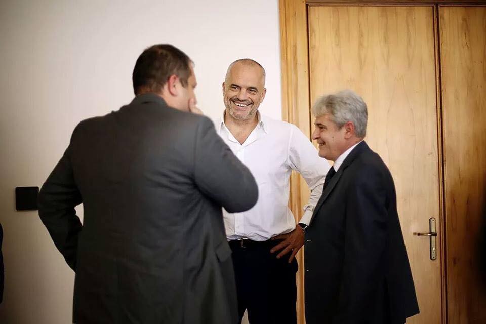 Marrëveshja Ahmeti-Zaev, reagon Rama: Ditë e shënuar për shqiptarët e Maqedonisë së Veriut, marrin një peshë të re në jetën politike të vendit fqinj Marrëveshja Ahmeti-Zaev, reagon Rama: Ditë e shënuar për shqiptarët e Maqedonisë së Veriut, marrin një peshë të re në jetën politike të vendit fqinj