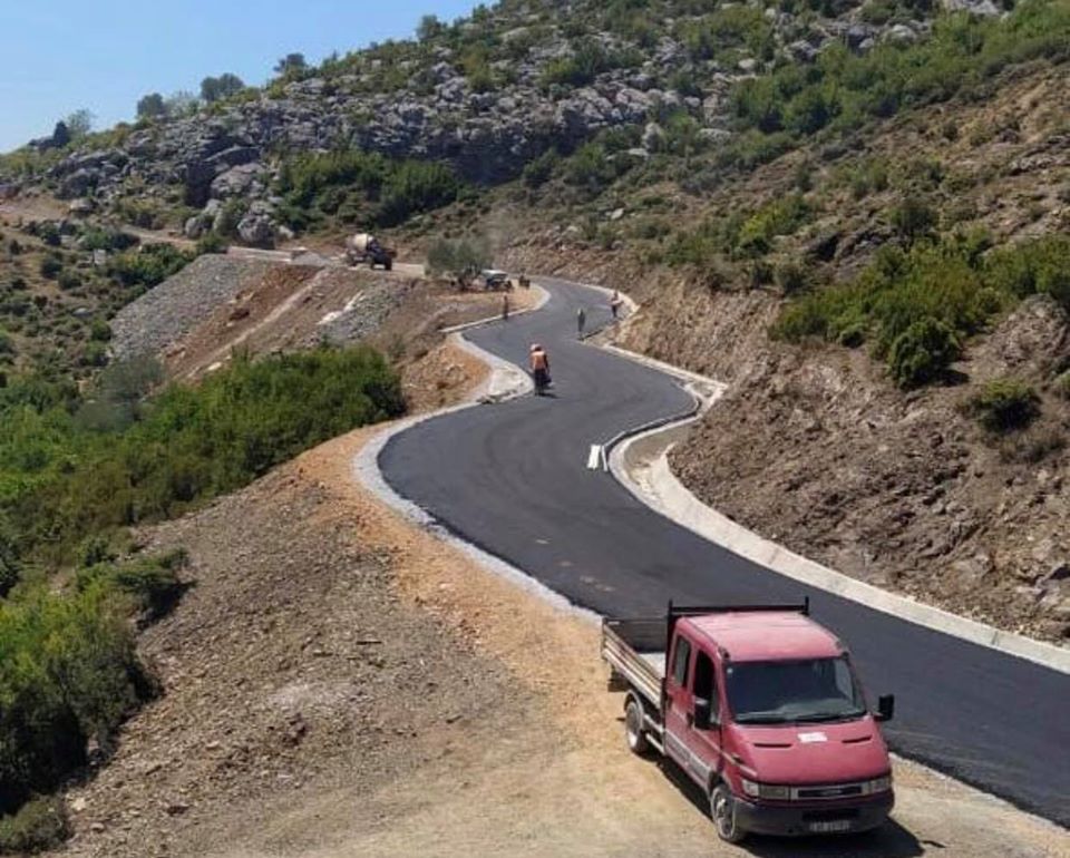 Rama publikon fotot: “Dallimi si dita me natën. E ke inat po jepi hakun, thotë Populli”