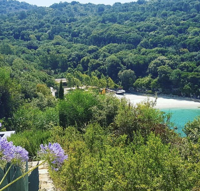 Armina Mevlani e Shkëlzen Berisha, pushime luksoze në jahtin e vilën 2 mijë euro nata mes Sarandës e Korfuzit!
