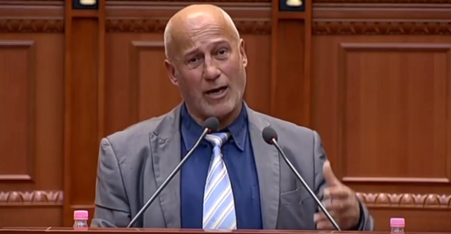 Deputeti ‘xhentëlmen’ publikon foto nga rinia e tij dhe surprizon sërish: Për ata që duan të shohin foto me kaçurela.. Deputeti ‘xhentëlmen’ publikon foto nga rinia e tij dhe surprizon sërish: Për ata që duan të shohin foto me kaçurela..