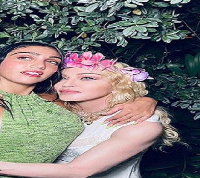 Madonna festoi 62-vjetorin, por vajza e saj shokon fansat (Foto) Madonna festoi 62-vjetorin, por vajza e saj shokon fansat (Foto)