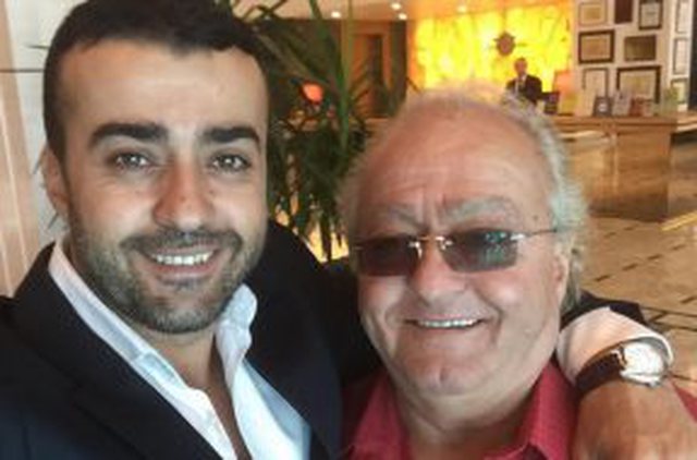 Të dy të buzëqeshur, Gaz Paja publikon foton speciale me të atin nga pushimet në jug: Me babon!