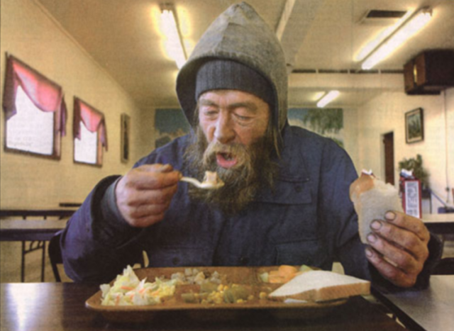 Historia e rrallë/ Milioneri vishet si varfanjak dhe shkon në restorant. Stafi e nxjerr jashtë, por s’do ta besoni atë që ndodhi më pas që i la të gjithë pa fjalë Historia e rrallë/ Milioneri vishet si varfanjak dhe shkon në restorant. Stafi e nxjerr jashtë, por s’do ta besoni atë që ndodhi më pas që i la të gjithë pa fjalë