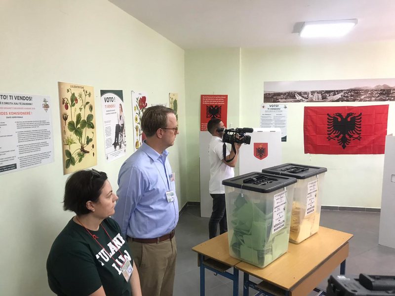 Hapja e listave sjell furtunë në PS-PD: Shumë prej emrave aktualë pritet të mbeten jashtë, e egër konkurenca mes kandidatëve të së njëjtës partie Hapja e listave sjell furtunë në PS-PD: Shumë prej emrave aktualë pritet të mbeten jashtë, e egër konkurenca mes kandidatëve të së njëjtës partie