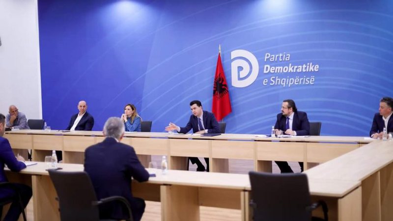 Basha spastron partinë nga njerëzit e Berishës: Ja 28 “lularët” e PD që kanë në dorë kandidatët për deputetë! Basha spastron partinë nga njerëzit e Berishës: Ja 28 “lularët” e PD që kanë në dorë kandidatët për deputetë!