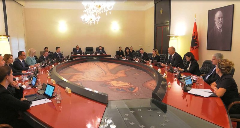 Ja ministrat që pritet të shkarkohen në vjeshtë, Majko e Lleshaj më të rrezikuarit, sondazhet fundosin shumicën e anëtarëve të kabinetit Ja ministrat që pritet të shkarkohen në vjeshtë, Majko e Lleshaj më të rrezikuarit, sondazhet fundosin shumicën e anëtarëve të kabinetit