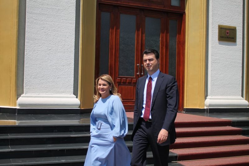 Basha lë në pritje Kryemadhin: Demokratët të lëkundur për të shkuar me listë të përbashkët në zgjedhje, baza kategorike kundër LSI Basha lë në pritje Kryemadhin: Demokratët të lëkundur për të shkuar me listë të përbashkët në zgjedhje, baza kategorike kundër LSI