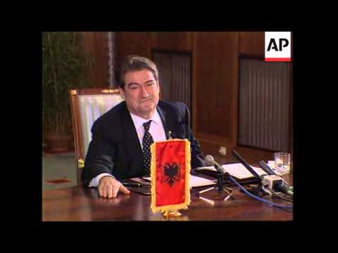 DOKUMENTI/ Berisha si hajdut ordiner: Boshatisi Presidencën kur iku, më 1997: Mori në shtëpi qilimin e ardhur peshqesh nga mbreti saudit deri dhe kolltukun e tij presidencial! DOKUMENTI/ Berisha si hajdut ordiner: Boshatisi Presidencën kur iku, më 1997: Mori në shtëpi qilimin e ardhur peshqesh nga mbreti saudit deri dhe kolltukun e tij presidencial!