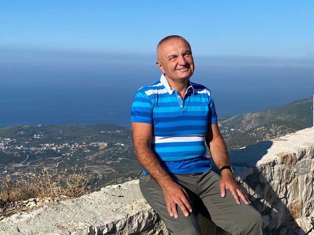 “Ferma e Kafshëve” e George Orwell dhe një barcaletë me Ilir Metën (që me gjasë është e vërtetë) “Ferma e Kafshëve” e George Orwell dhe një barcaletë me Ilir Metën (që me gjasë është e vërtetë)