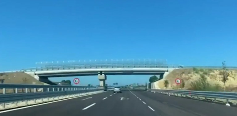 Të mendosh që numëroheshin si të bëra rrugët e lëna rrugëve! Rama nxjerr videon nga Bypassi i Fierit: Po kaq cilësore dhe europiane do të jetë dhe ai i Vlorës apo Milot- Rrogozhinë! Të mendosh që numëroheshin si të bëra rrugët e lëna rrugëve! Rama nxjerr videon nga Bypassi i Fierit: Po kaq cilësore dhe europiane do të jetë dhe ai i Vlorës apo Milot- Rrogozhinë!