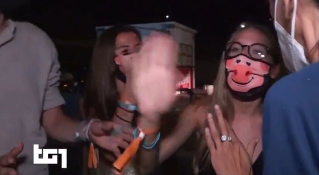 “S’ka më virus, nuk më intereson nëse jam pozitiv”! Italianët “tërbohen” në lokalet e natës në Kroaci (Video)