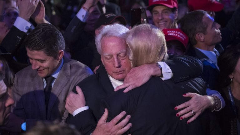 Donald Trump në zi, ndahet nga jeta vëllai i tij i vogël në moshën 71- vjeçare Donald Trump në zi, ndahet nga jeta vëllai i tij i vogël në moshën 71- vjeçare