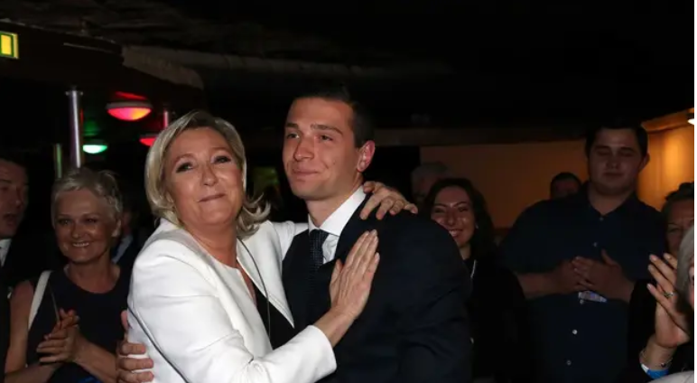 Tjetër “shuplakë” për Macron: Ekstrimi i djathtë në revansh, fitues i raundit të parë! Humbet edhe kreu i Partisë Komuniste Tjetër “shuplakë” për Macron: Ekstrimi i djathtë në revansh, fitues i raundit të parë! Humbet edhe kreu i Partisë Komuniste