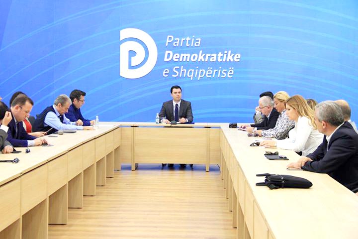 PD ka përfunduar fazën e parë të verifikimit të kandidatëve, zbulohet sa prej tyre kaluan sfidën/ Shpërndarja sipas qarqeve