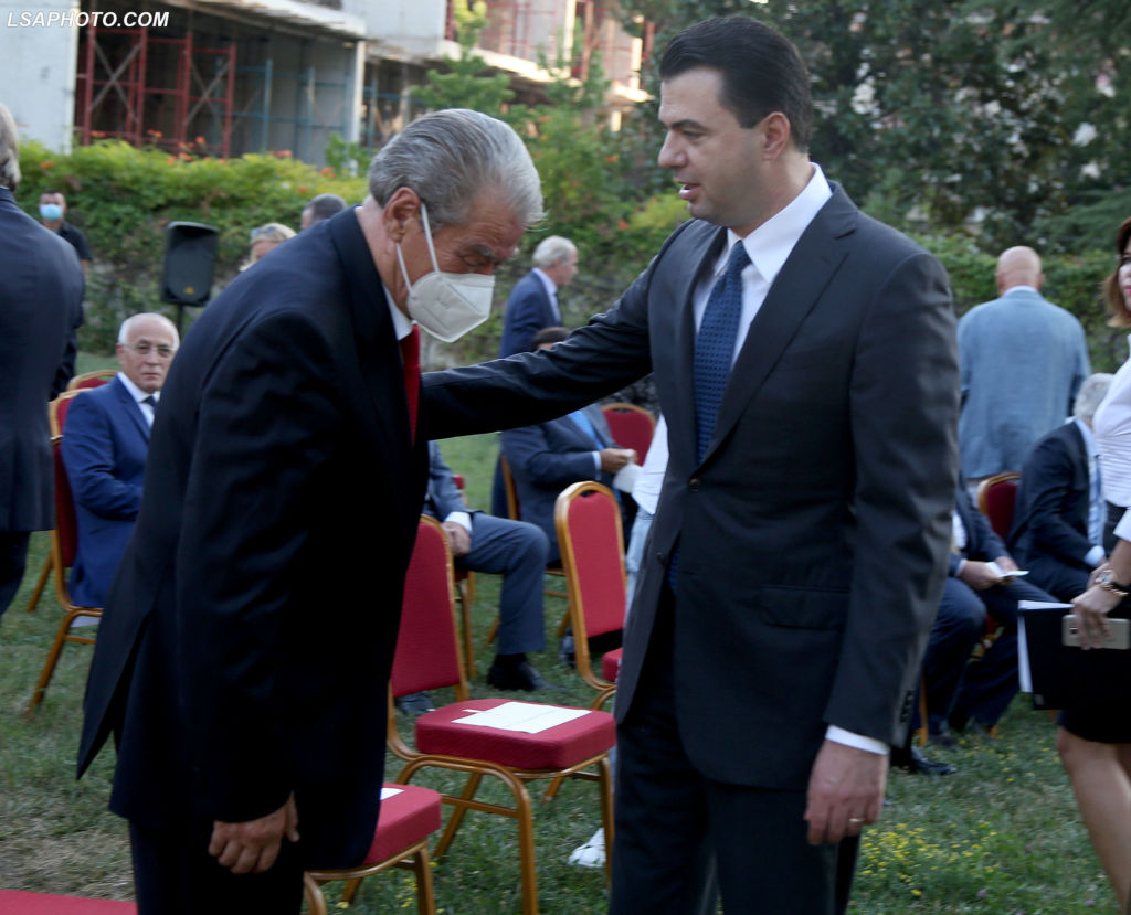 Sali Berisha: Shqipëria duhet t’i kërkojë falje Greqisë, xhahili i Surrelit i ka sharë dhe fyer Sali Berisha: Shqipëria duhet t’i kërkojë falje Greqisë, xhahili i Surrelit i ka sharë dhe fyer