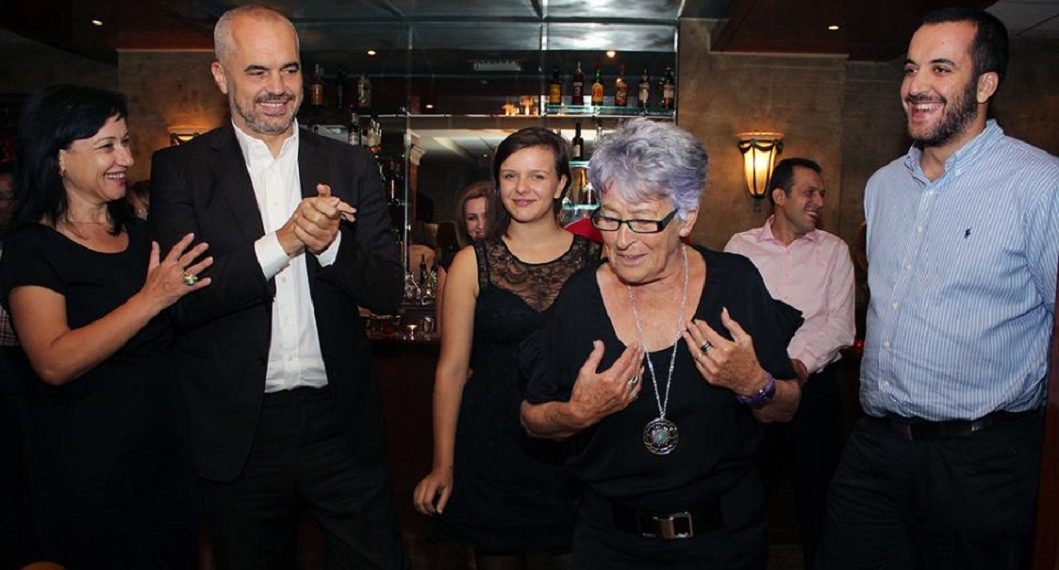 Ndarja nga jeta e nënës së tyre: Familja Rama japin një mesazh të dytë për të afërmit dhe miqtë Ky është vendimi që kanë marrë: Ju lutem na mirëkuptoni!