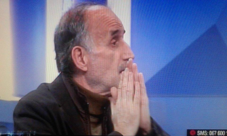 E ka të birin të sëmurë, ta rrëqeth shpirtin Edomd Tupe: Sikur Zoti të shëronte ty do jepja jetën time unë, më fal o bir se do iki nga kjo botë një ditë… E ka të birin të sëmurë, ta rrëqeth shpirtin Edomd Tupe: Sikur Zoti të shëronte ty do jepja jetën time unë, më fal o bir se do iki nga kjo botë një ditë…