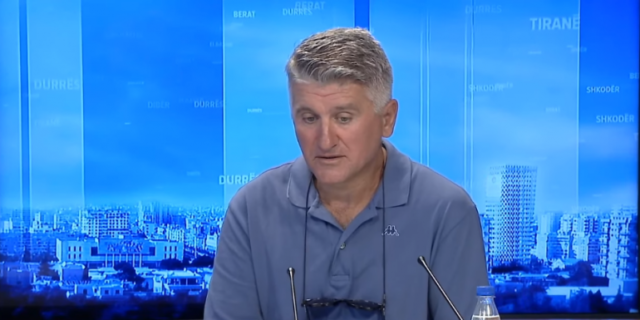 “Tërë ditën lëpin këpucët e qeverisë”, Kreshnik Spahiu sherr ‘live’ me analistin e njohur: Sillini një pasqyrë të shohë veten… “Tërë ditën lëpin këpucët e qeverisë”, Kreshnik Spahiu sherr ‘live’ me analistin e njohur: Sillini një pasqyrë të shohë veten…