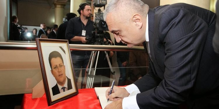 Rrëfimi i Sokol Olldashit për t.rafikun e “miellit” nga Ilir Meta, si iu kap korrieri në Kukës kur ishte kryeministër Rrëfimi i Sokol Olldashit për t.rafikun e “miellit” nga Ilir Meta, si iu kap korrieri në Kukës kur ishte kryeministër