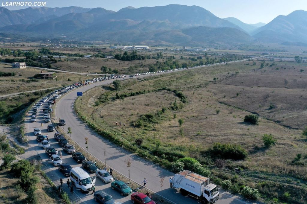 Jam dakord, fajin e ka Greqia, po ne, shqiptarët, xhanëm, nuk kemi faj? Jam dakord, fajin e ka Greqia, po ne, shqiptarët, xhanëm, nuk kemi faj?