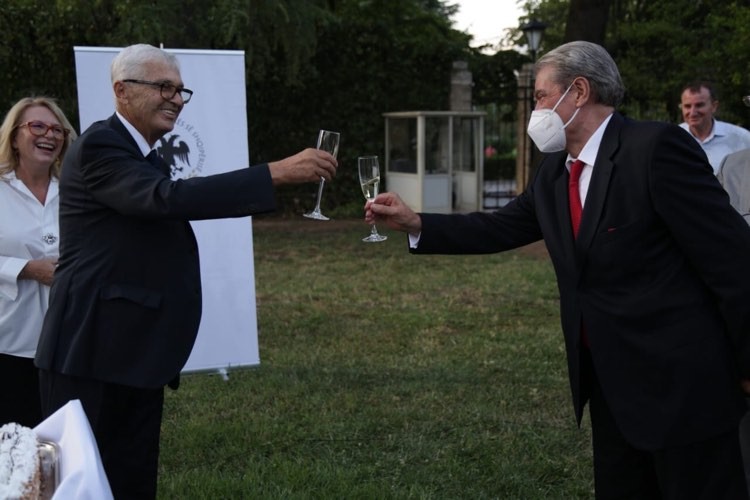 Qokat presidenciale, me një njeri që se “njohën kurrë” si president Qokat presidenciale, me një njeri që se “njohën kurrë” si president