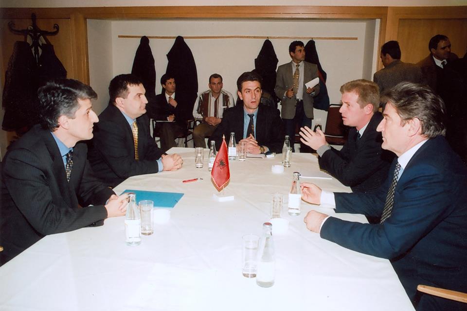 “Kalamajtë” e politikës që i bënë gjëmën Shqipërisë dhe apeli i ish ministrit të LSI