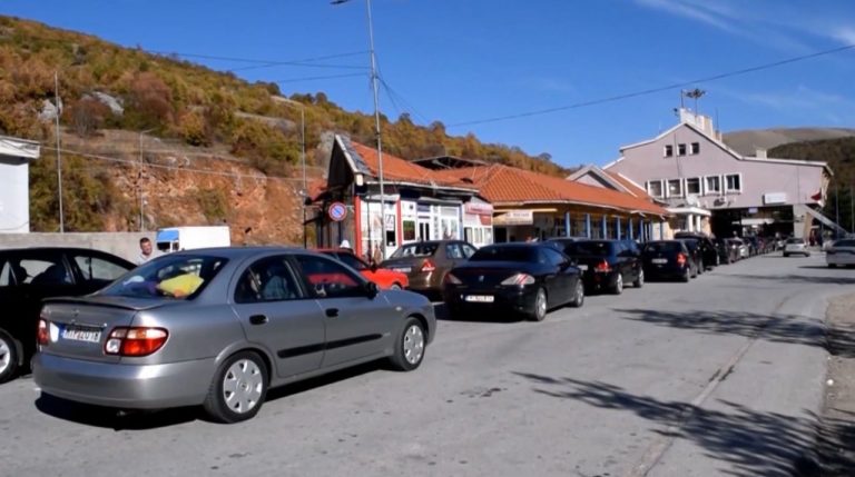 Mbyllet për sot Dogana Greke në Kapshticë, pala shqiptare: U plotësua kuota prej 300 personash në ditë Mbyllet për sot Dogana Greke në Kapshticë, pala shqiptare: U plotësua kuota prej 300 personash në ditë