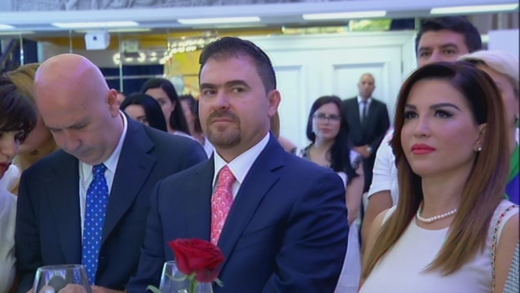 Gruaja e Ylli Ndroqit, konsulle nderi e Kosovës dhe vet i Meksikës! Zbardhet dokumenti i fiksimit të biznesmenit për makinat me targa diplomatike Gruaja e Ylli Ndroqit, konsulle nderi e Kosovës dhe vet i Meksikës! Zbardhet dokumenti i fiksimit të biznesmenit për makinat me targa diplomatike