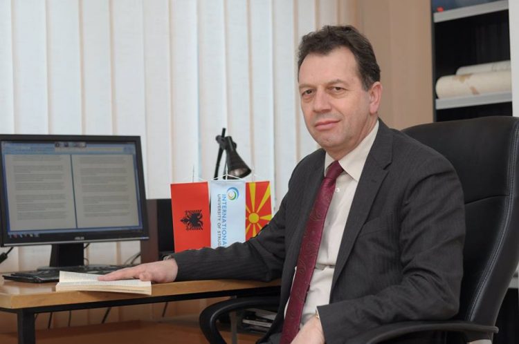 Turp për këto lloj intelektualësh! Pasi braktisi Topin, Biberaj dhe u kthye në ushtarin e Luli Bashës?! Dje: Partinë Demokratike ua lamë në dorë matrapazëve! Turp për këto lloj intelektualësh! Pasi braktisi Topin, Biberaj dhe u kthye në ushtarin e Luli Bashës?! Dje: Partinë Demokratike ua lamë në dorë matrapazëve!