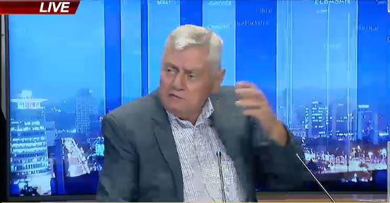 Dashi i partisë vetë kryetar dhe vetë anëtar, kërkon pushtet: Rama ta dorzoi pushtetin! Iku Gjukanoviçi…se ne jemi më të mirët Dashi i partisë vetë kryetar dhe vetë anëtar, kërkon pushtet: Rama ta dorzoi pushtetin! Iku Gjukanoviçi…se ne jemi më të mirët