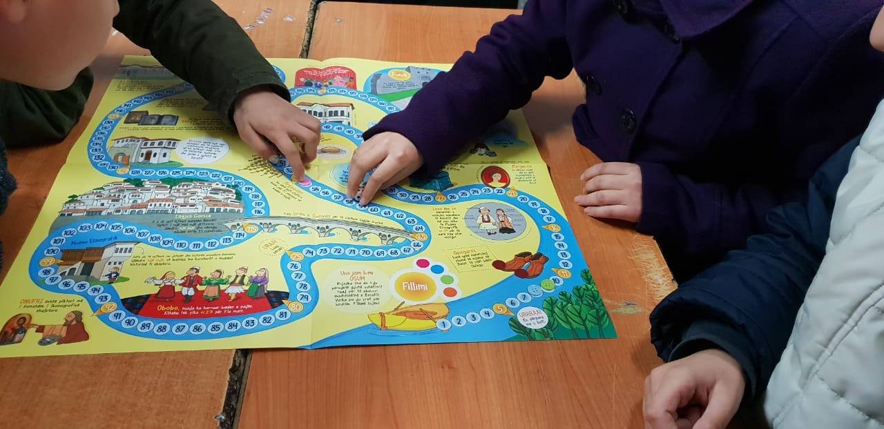 Ish-i burgosuri shqiptar shpik në qeli lojën “Ulja shtesë e dënimit” Ish-i burgosuri shqiptar shpik në qeli lojën “Ulja shtesë e dënimit”