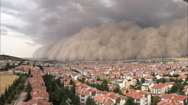 Kryeqyteti turk goditet nga stuhia e rërës, publikohen pamjet e pabesueshme